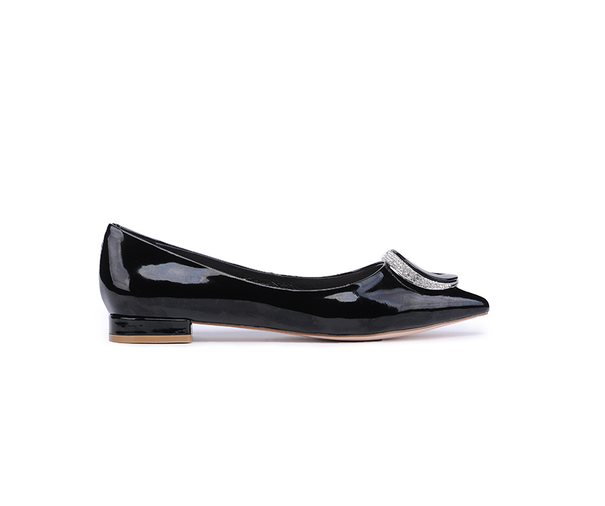 Стилни дамски обувки от естествен лак в черно