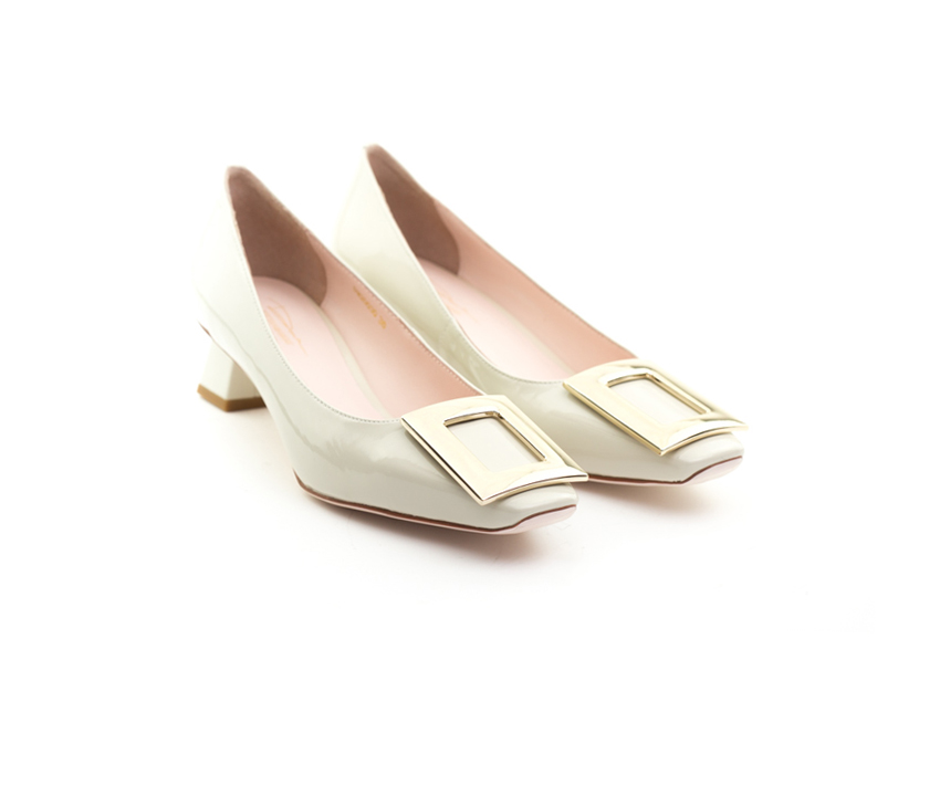 Елегантни дамски обувки в бял лак със златисти орнаменти DIMA-030