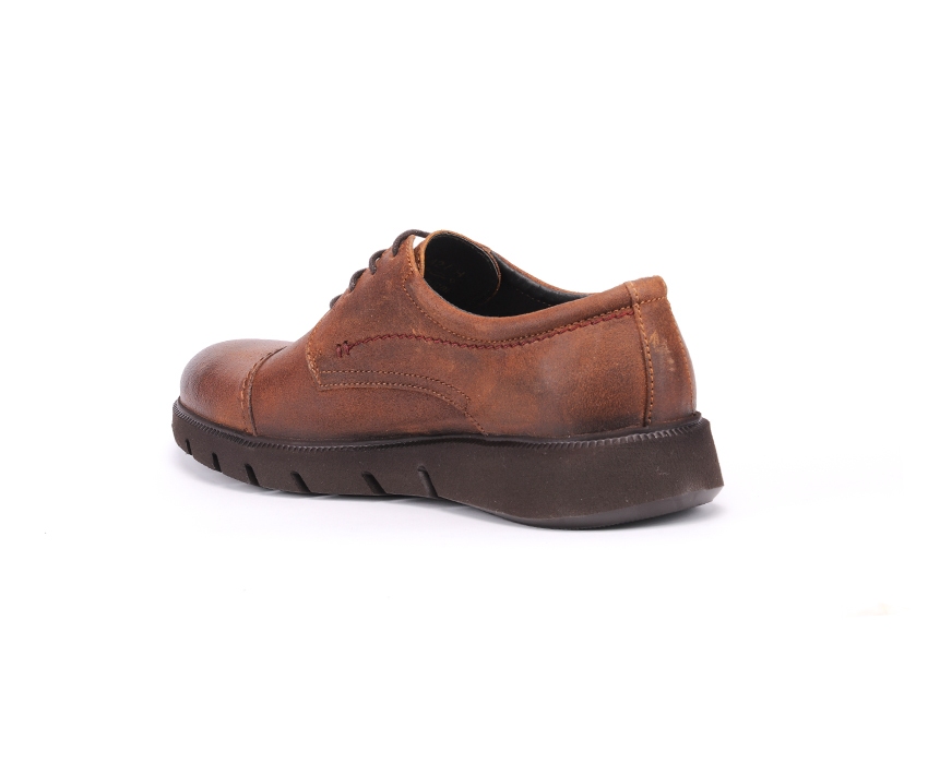 Мъжки обувки от естествена крек кожа с моден финиш 13-marrone