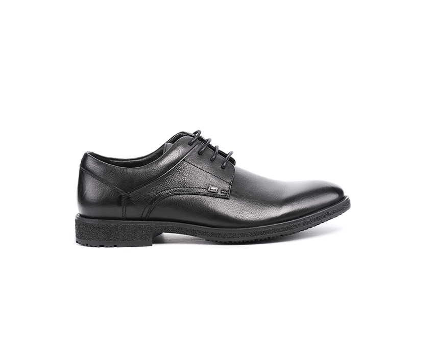 Елегантни мъжки обувки в черно 2101