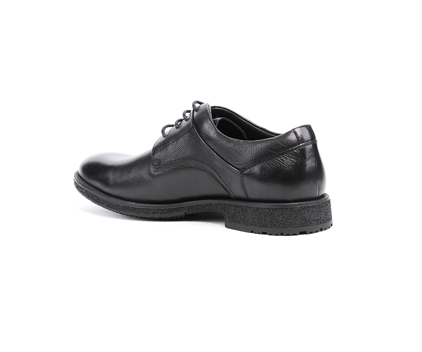 Елегантни мъжки обувки в черно 2101