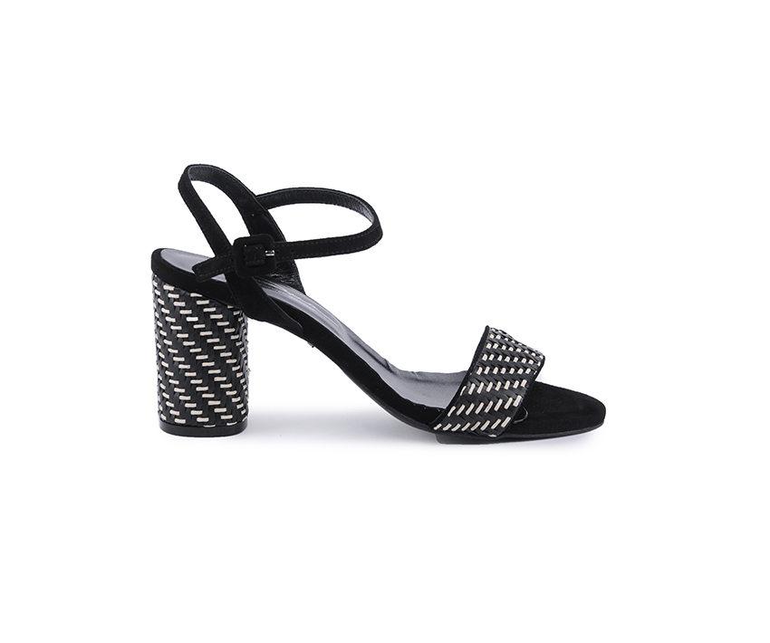 Стилни дамски сандали на среден ток в черно и бяло