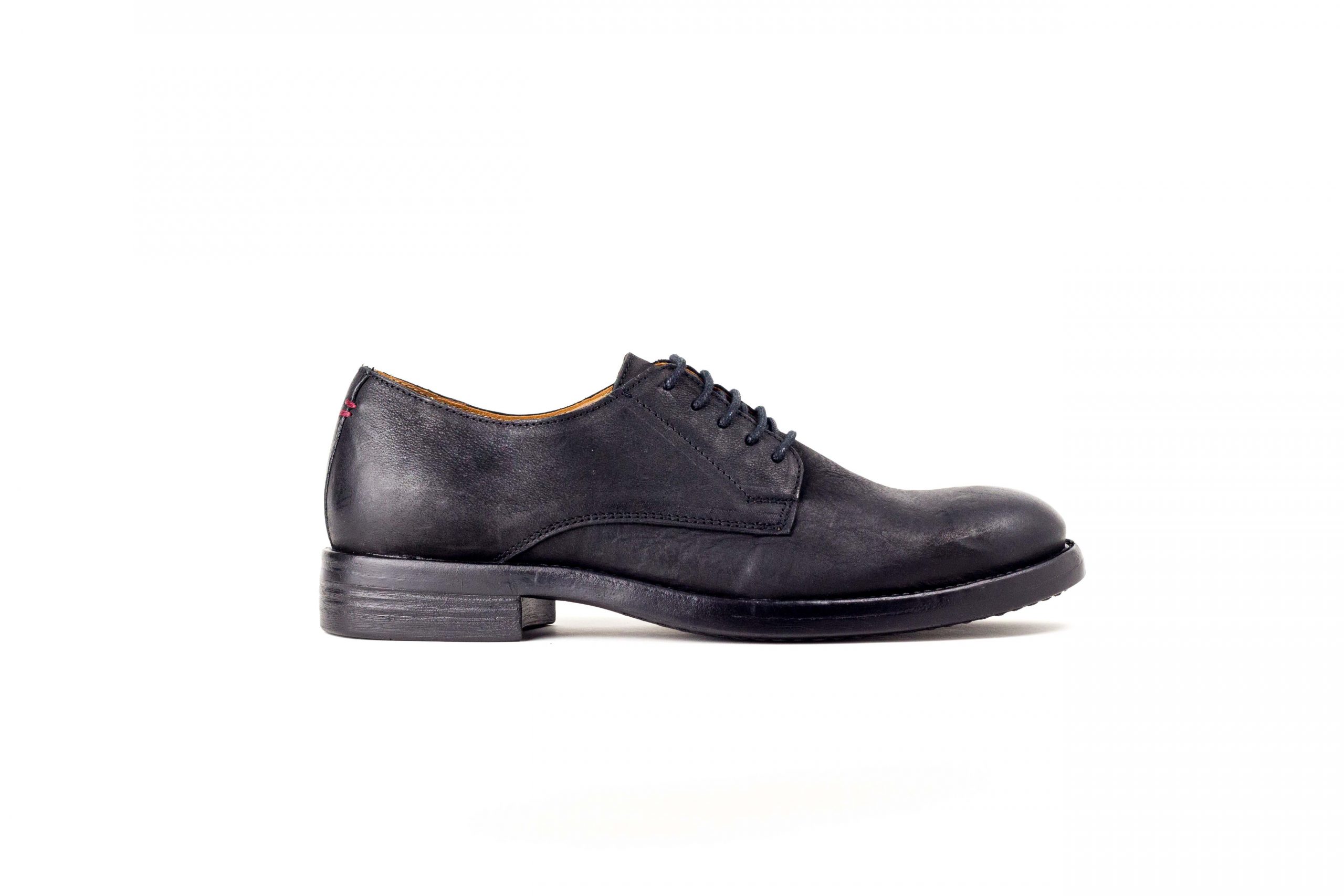 Мъжки обувки от естествен набук в черно