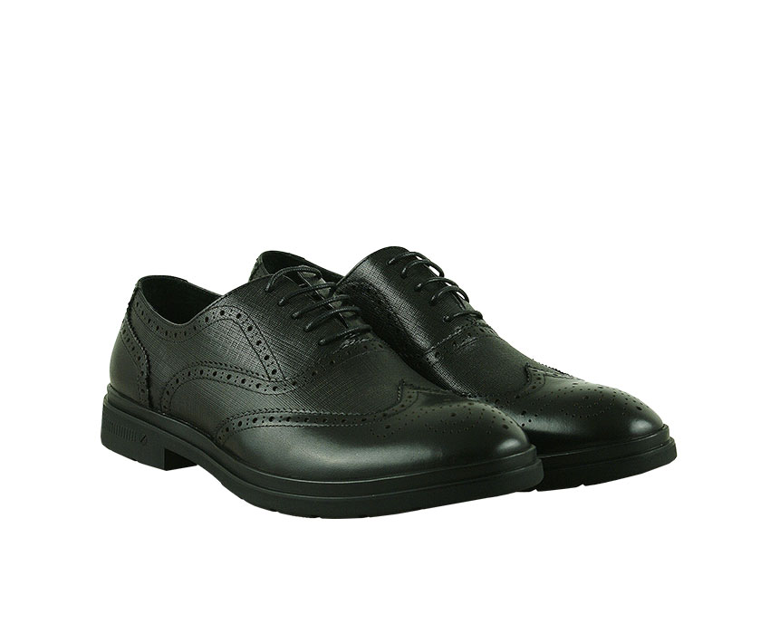 Мъжки обувки от ефектна естествена кожа с оксфорд декорация в черно